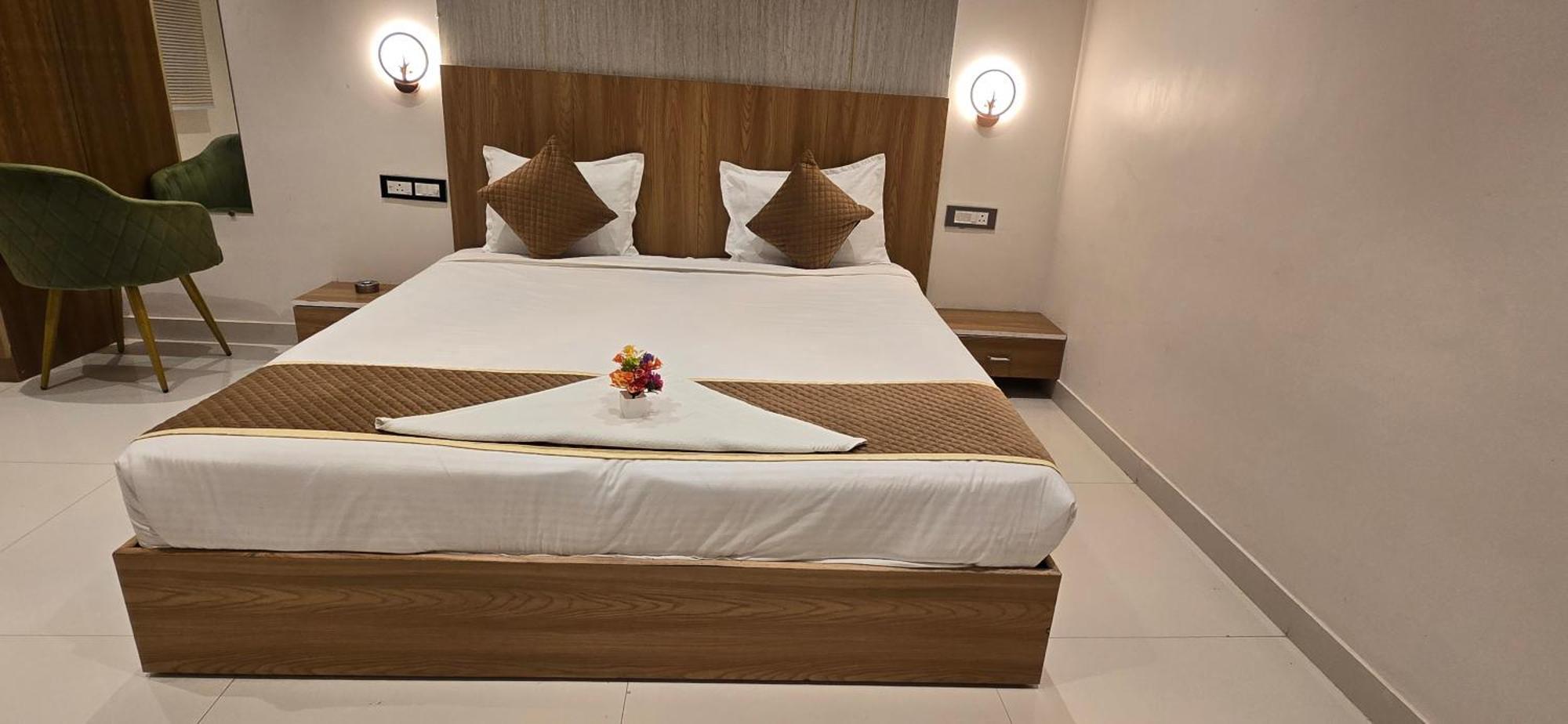 فندق The Golden Palm Khajurāho المظهر الخارجي الصورة